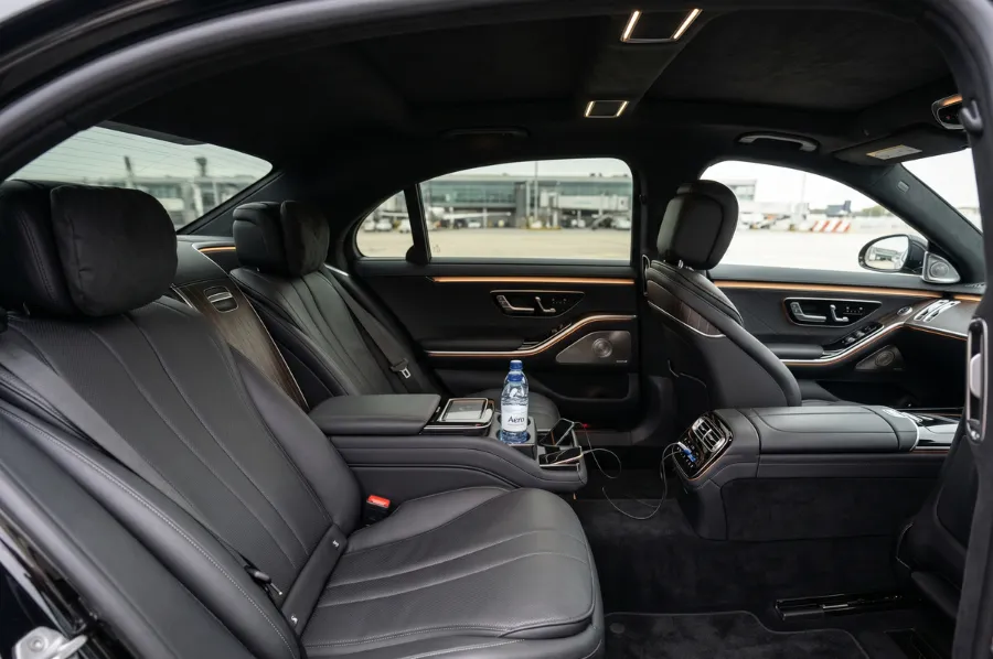 Luxury sedan airport chauffeur service
